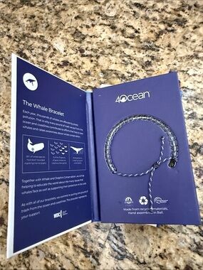 4ocean Whale Bracelet in Navy Blue